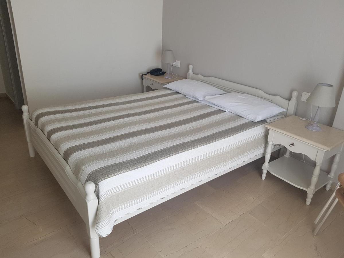 Alkyon Hotel Kamári 외부 사진